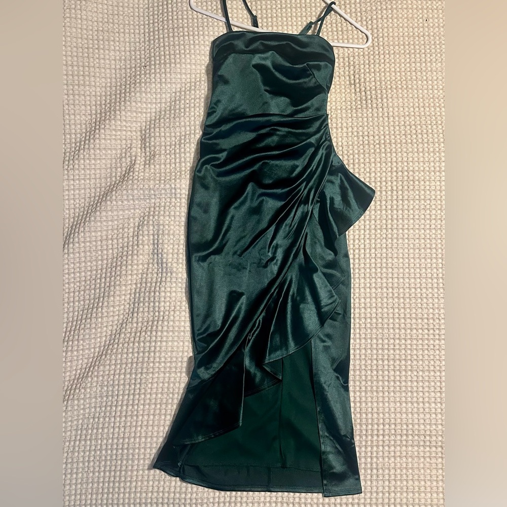Emerald green satin cocktail dress. Size XXS.